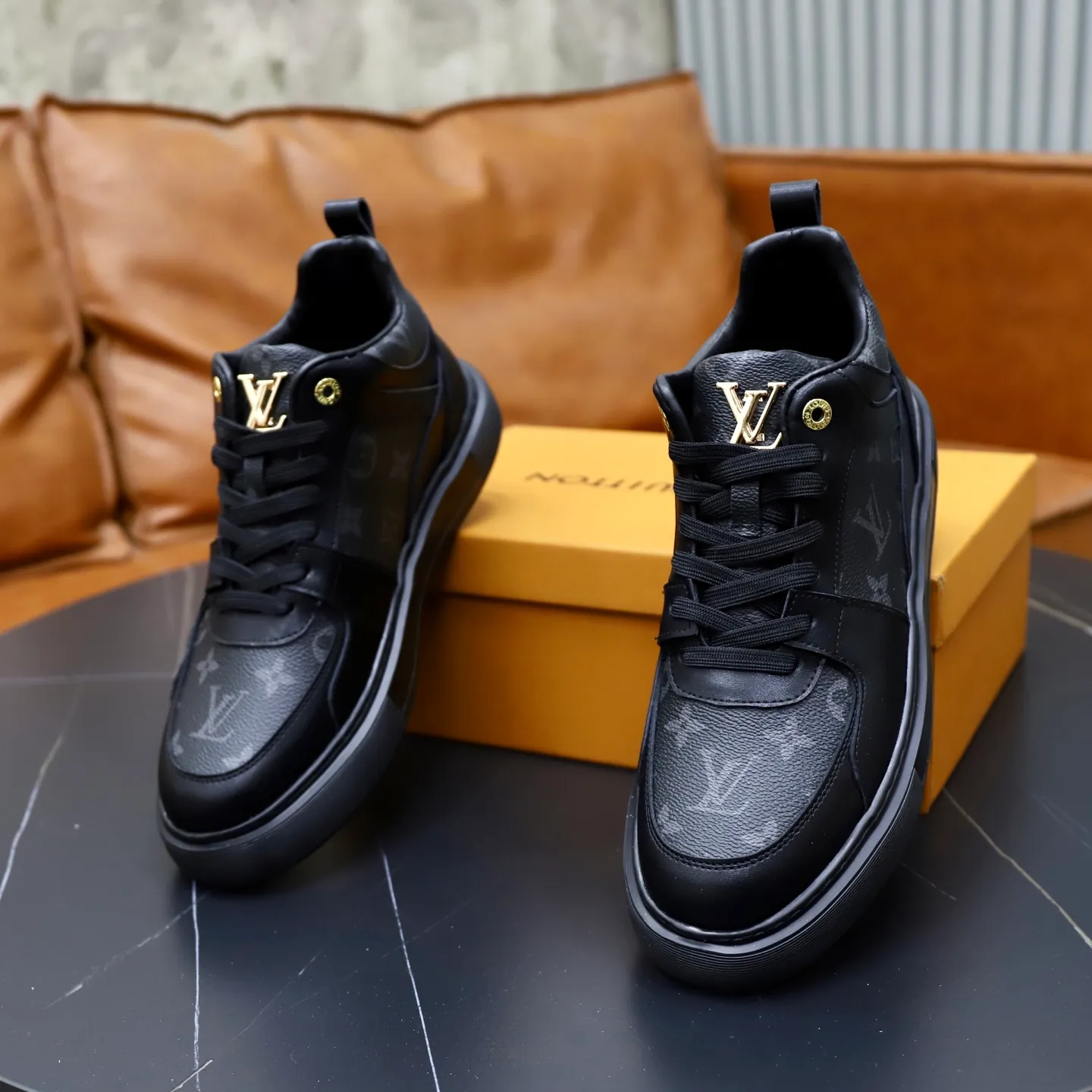 Ex-factory price: 442💰🙅‍♂️🙅‍♂️🙅‍♂️ Brand: LV Louis Vuitton Standard code: 38-44 (45 customized) Grade: Same as the official website Material: Original cowhide material spliced with brand rubber Comfortable and breathable lining Lightweight and wear-resistant sports outsole Style category: Men's fashionable casual shoes Running sneakers Distinguished luxury brand elements Top luxury color: actual picture color